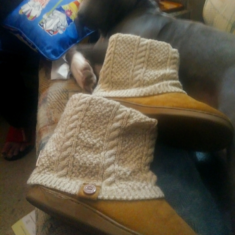 Mukluk size 9 womens slipper boots